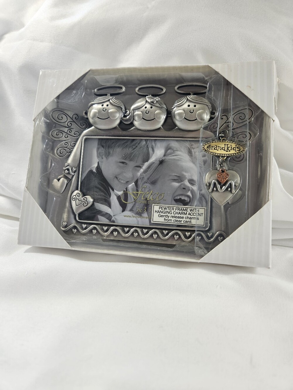 Grandkids 3.5x5" pewter photo frame with charm and 3 angels - Picture 2 of 7